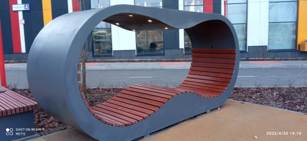 Умная скамейка Эко-портал С солнечной панелью