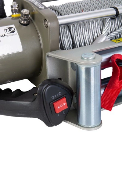 Лебедка автомобильная TOR ЛА S10000 г/п 4536 кг 28 м 12V